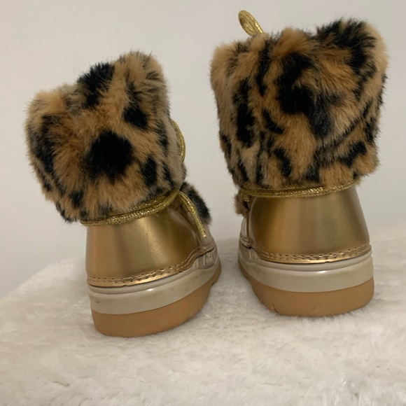 Brown’s faux fur baby boots - Picture 5 of 5